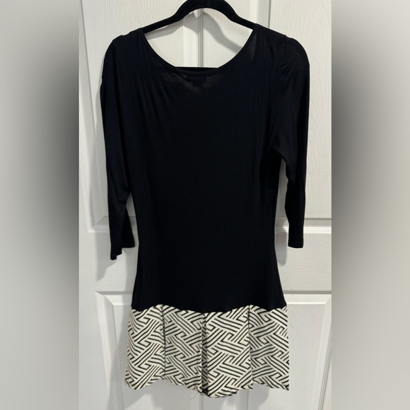 NWOT Venus Black Long Sleeve with Geometric Pattern Flounce Skirt Dress. Size M. - Picture 2 of 3